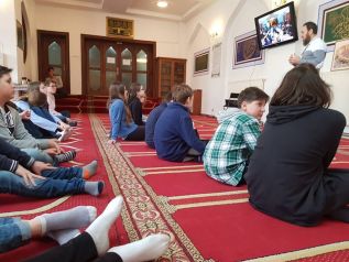 Najpierw meczet, potem synagoga. Podstawówka na Sadybie uczy tolerancji przez kontakt z innymi kulturami